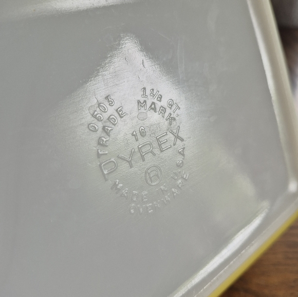 Yellow Pyrex Refrigerator Dish - Picture 5 of 8